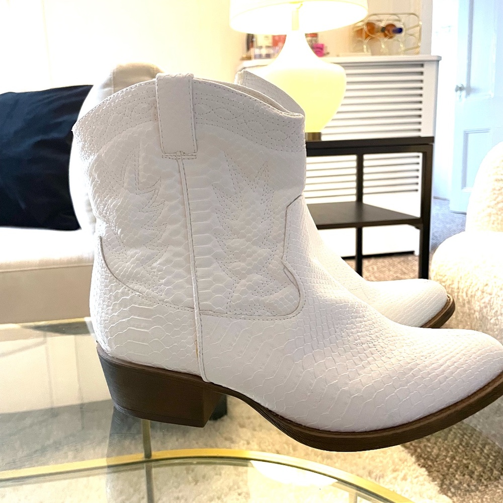 NEVER WORN White Free People Cowboy Pistol Boots